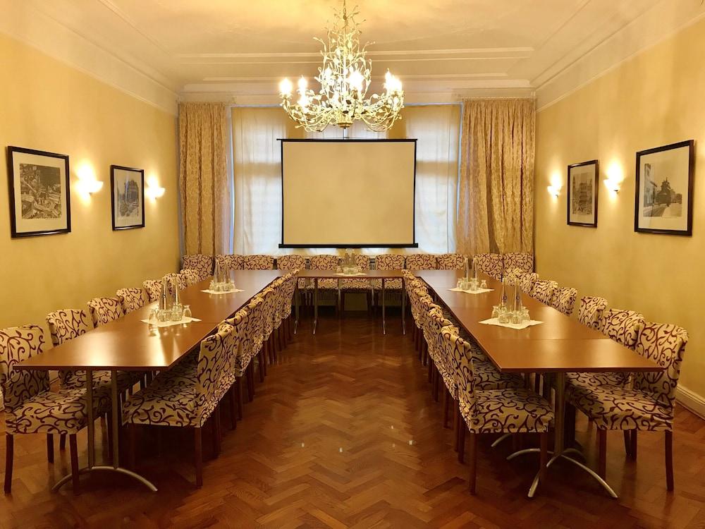 Kurfuerst Am Kurfuerstendamm Berlijn